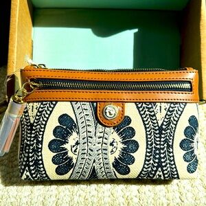 Beautiful Linen Wristlet with Leather Trim and Tassel in summery blues and cream